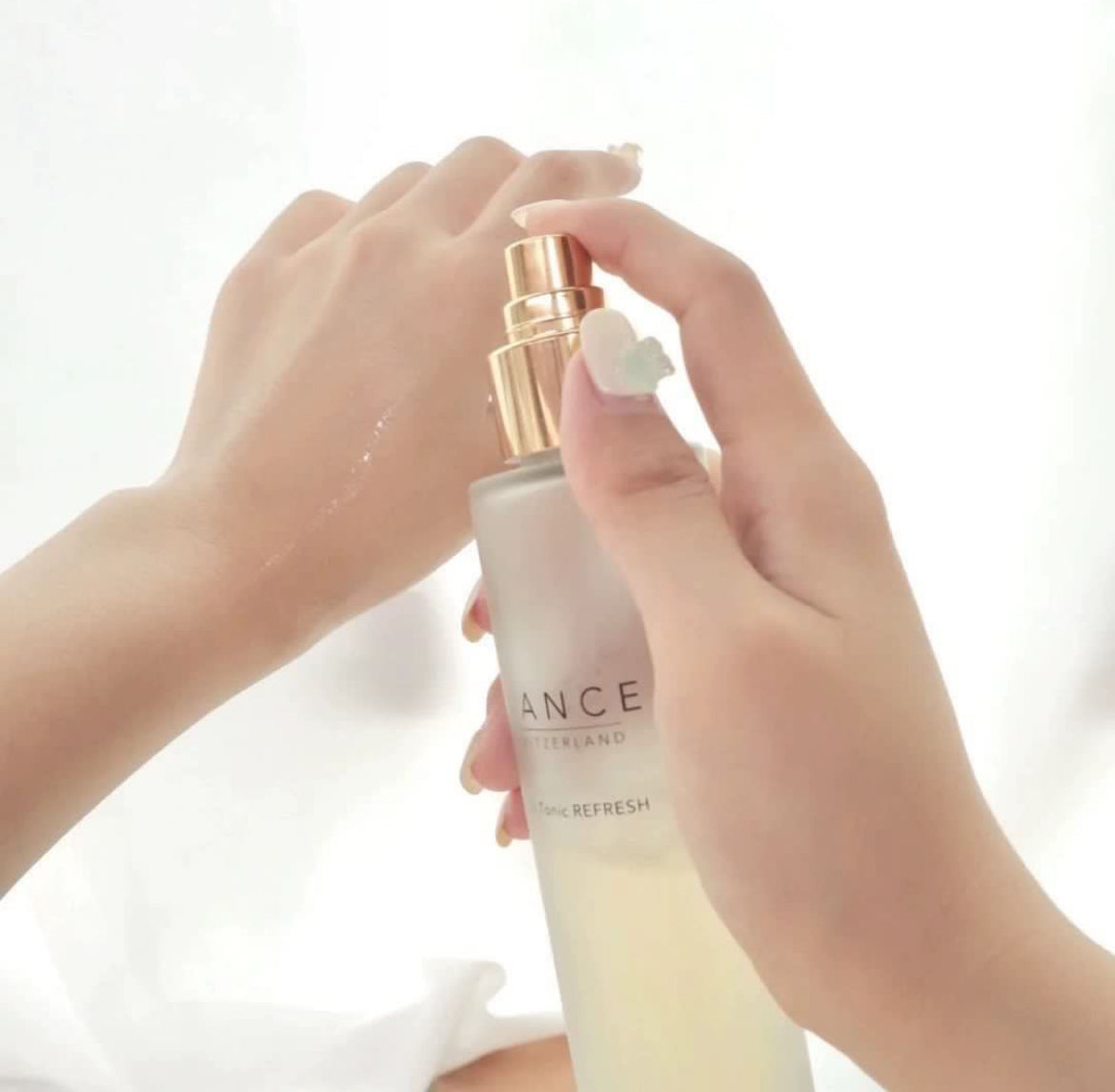 包順豐 瑞士 NIANCE 妮瑞斯 冰川水爽膚精華 保濕補水柔軟細膩100ML Facial Tonic REFRESH 。